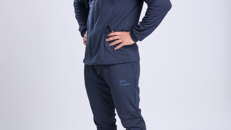 From Studio to Street: Tracksuits for Men That Do It All