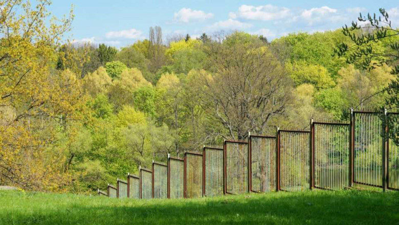 Crystal Lake’s Go-To Fence Company for Residential and Commercial Projects