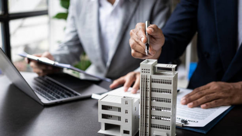 What Services Does a Real Estate Agency Offer to Buyers and Sellers?