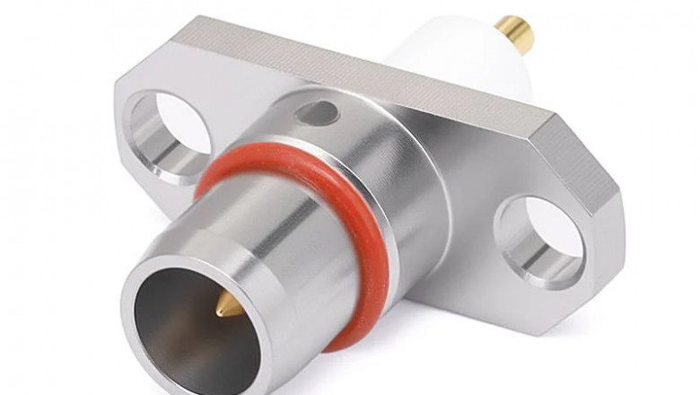 SMA Vertical Launch Connector and Low Noise Amplifier for High-Frequency Applications